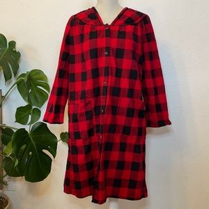 Woman’s Dream rest size medium red and black Buffalo plaid nightgown